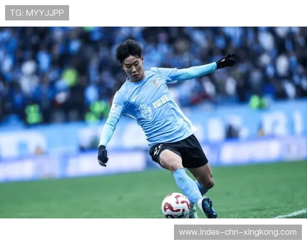 大连英博精准直塞创造绝佳机会,全场沸腾